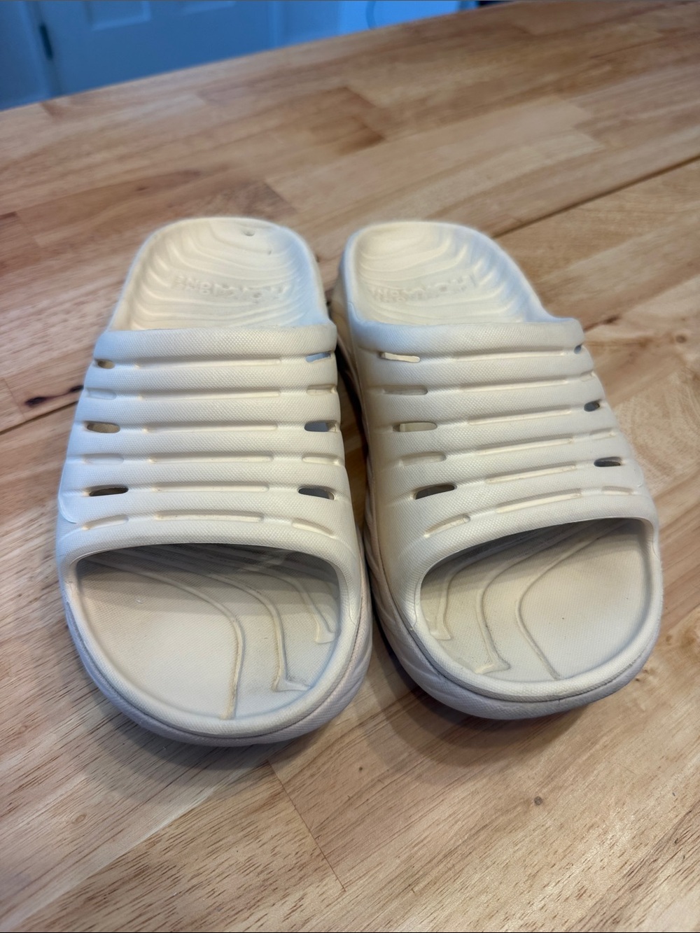 Hoka One One Ora Recovery sandal slides- beige sz 7